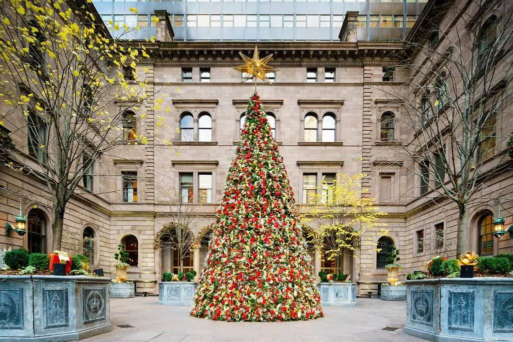 Christmas tree in the Lotte New York Palace courtyard, the Palace Hotel of the Serena Van der Woodsen apartment storyline — Gossip Girl Tours NYC